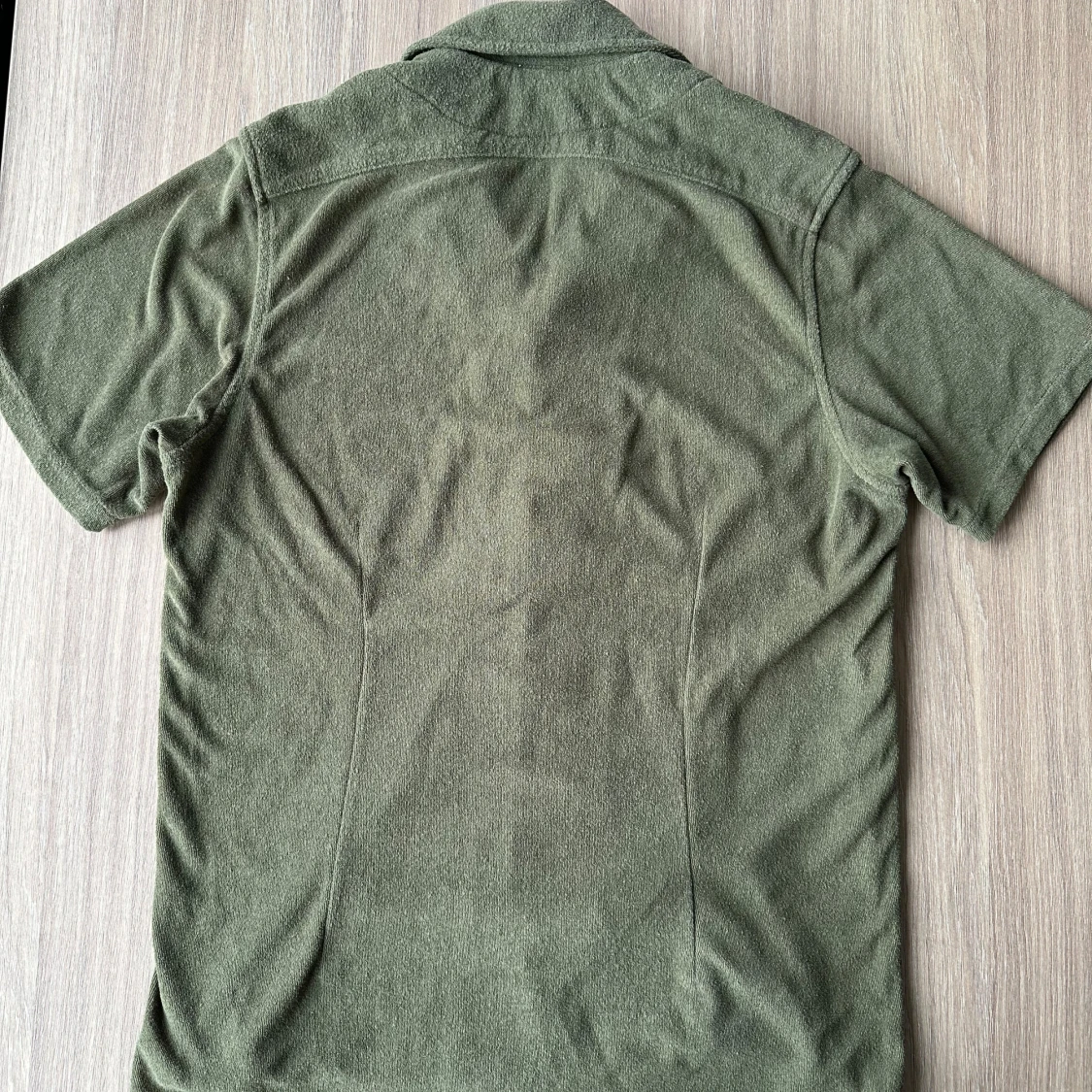 Olivgrön frottéskjorta från John Henric - 1