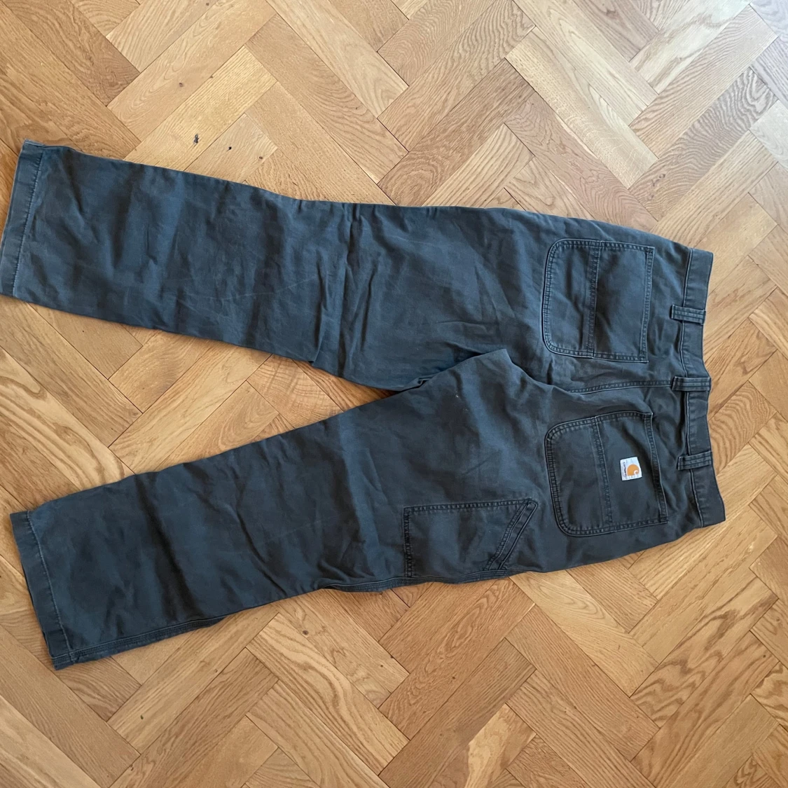 Grå byxor från Carhartt - 2