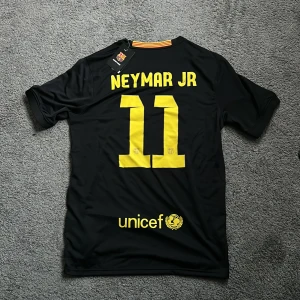 Neymar Barcelona  - Säljer ny Neymar tröja i Barcelona!