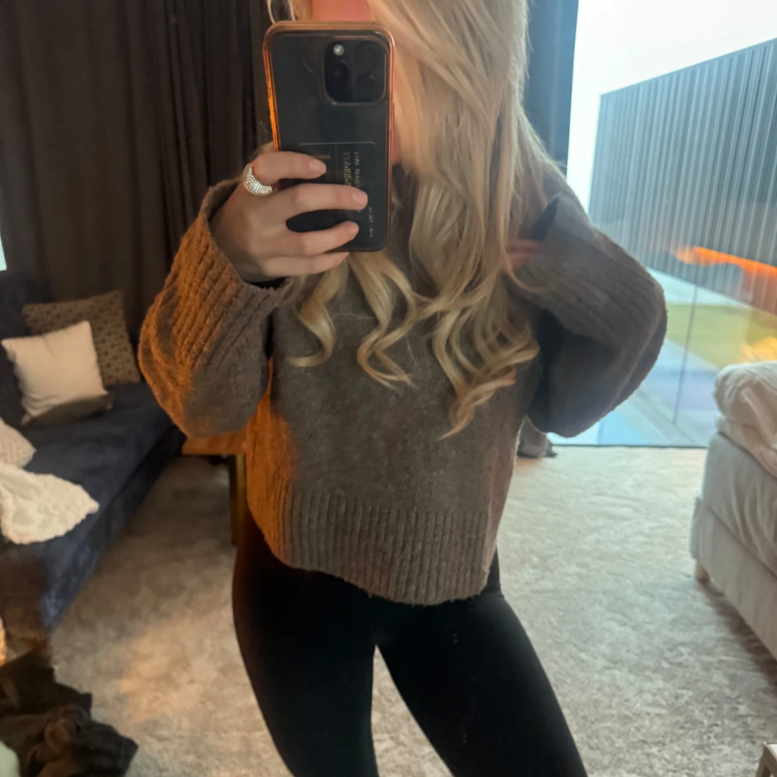 Brun stickad tröja - 2