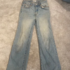 Blå bootcut jeans  - Snygga blåa bootcut jeans från lager 157😽byxorna är i storlek 150 barn men sitter som xxs❣️❣️❣️jag är 164 cm och dom är lite för korta för mig.  