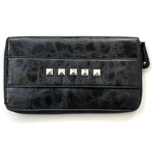 Mexx Kuvertväska Väska Svart Konstläder med Silver Nitar Rock Punk Goth - Välvårdad kuvertväska. Svart med silverfärgade nitar. Mått c:a 13x23cm. Material 100% PVC på utsidan och 100% Polyester på insidan. Villkor enligt profilbeskrivning.