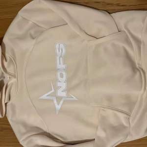 NOFS tracksuit - NOFS tracksuit i helt nytt skick är aldrig använd  Fler bilder vid förfrågan  Priset går alltid att diskutera 