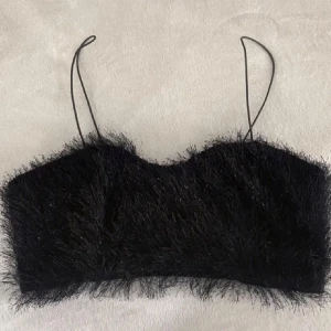 Kort topp - Så fin glittrig och fluffig topp från Nelly som jag tyvärr inte använder så ofta längre. ❤️Skriv om ni har frågor eller vill ha fler bilder❤️