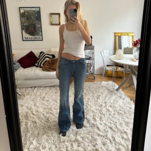 Weekday jeans - Weekday-jeans i modellen Nova. Storlek W26 L34. Passsr mig som är 173 cm. 💘