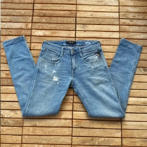 Replay Anbass - Unika Replay Anbass Jeans | Skick: 8,5/10  | Storlek: W29 - L32 | Retail 1799kr | Hör av er vid minsta lilla intresse eller  fundering | Priset är ej hugget i sten 🙌