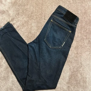 Neuw ray straight jeans - Säljer ett par Neuw ray straight jeans. Bra skick, 10-15 användningar