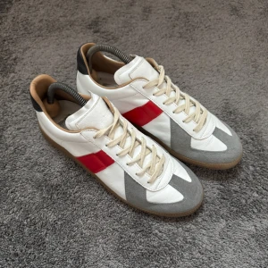 Maison Margiela skor  - Maison Margiela skor  -  Skick: Perfekt  -  Nypris: 6000kr  -  Ingår: Två Maison Margiela dustbag  -  Hör av dig vid minsta fråga🙌📩