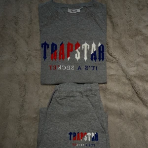 Trapstar set - Helt nytt trapstar set med t-shirt och mjukisshorts. Storlek M i båda!  600kr vid snabb affär