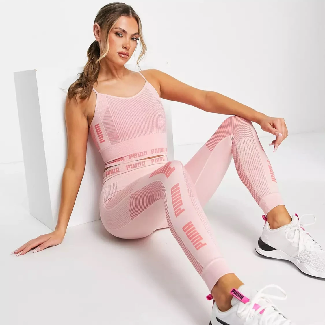 Rosa ribbad linnetopp från Puma