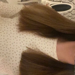 Blommig långarmad brandy melville  - Blommig tröja från brandy melville! Det gick inte att få med mer av bilden men det är en vanlig långarmad t-shirt💓