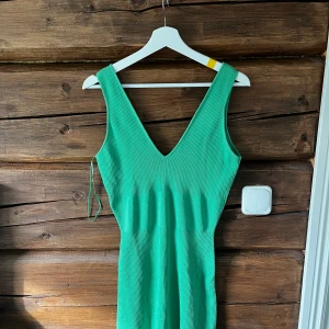 Klänning från NA-KD  - Från marguax dietz kollektion med NA-KD Storlek L Aldrig använd 