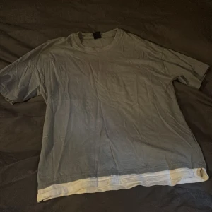FSBN T-shirt oversize - Använd fåtal gånger. Syns inte att den är använd. Storlek XS. Oversize fit.