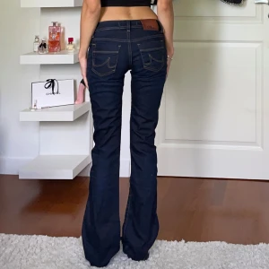 LTB Valerie Bootcut Jeans - Jeans från LTB i modellen ”Valerie Bootcut”. Lågmidjade och utsvängda! ❤️ För långa på mig som är 167cm. W25, L34, mått finns på bild 4. 🫶🏻Fler jeans på min profil! 😍