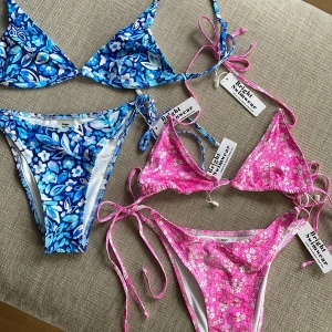BIKINIS - Superfina blommiga bikinis från Bright Swimwear 🩷💙 Ovadderade överdelar som passar en liten byst. Helt oanvända, säljer pga för små. 100kr/par eller 150 för båda. Köpta för 600kr/par