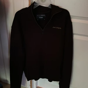 Axel arigato half zip - Arigato half zip tröja. Snygg och stilren. Varsamt använd.