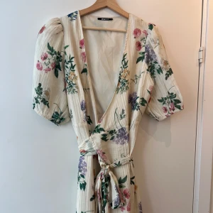 Klänning  - Nytt skick 