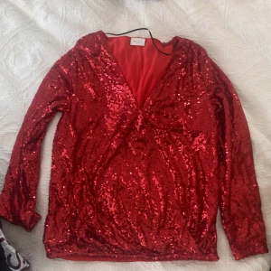 Paljetttröja Röd Vila stl M - Nyskick, röd, tröja med paljetter, glittrig