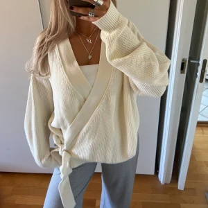 Omlottkofta - Oversized omlottkofta från na-kd, storlek L🫧🤍🤍