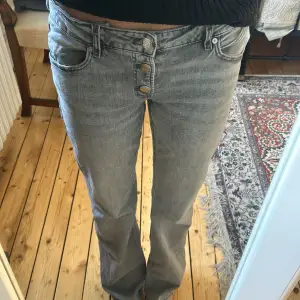 Säljer dessa HELT NYA jeans från Gina som ändast har använts 1 gång🤗 nypris 349kr säljer för 250! Pris kan diskuteras!🙌