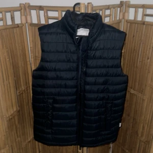 Selenets Homme väst | Large - Mörkblå selected Homme väst oanvänd! Skick 10/10