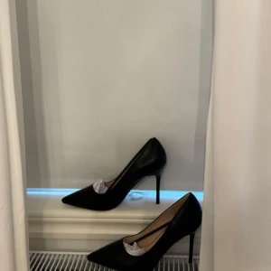 Klackskor - Helt nya klackskor i storlek 37