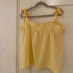 Söt topp - Puffigt gult linne💞