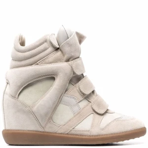 Isabel marant skor - Intresse koll på mina absoluta favorit skor Isabel marant bekett sneakers ( äkta ) 🎀 De är i färgen ecru och storlek 37 , passar perfekt nu till hösten eller som vinterskor💕 Säljer vid bra bud, har bud på 3000