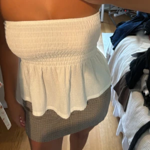 Bandeau topp - En superfin bandeau topp från Gina tricot. Knappt använd, så i superfint skick!