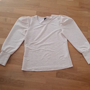 Vero Moda - Säljer pga den är för stor