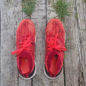 Adidas ultraboost - Galet sköna dojjor storlek 44 2/3 men sitter lite mindre. Nypris var 2250 kr