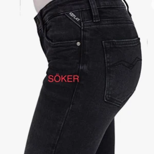 Replay Dominiqli Bootcut jeans - Söker svarta Replay jeans i modellen Dominiqli, storlek W25-26, L28-30.  Kan även tänka mig grå eller blå.  Kontakta mig om du säljer 🌸