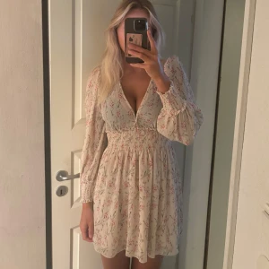 Nakd klänning - Säljer nu den perfekta klänningen, funkar till alla tillfällen! Säljer då jag har fler i andra färger💗