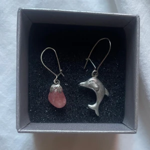 Örhängen - Supergulliga örhängen i bra skick💗💗säljer för att jag inte använder silver längre.