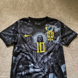 Brasilien tröja storlek s - Brasilien tröja storlek s aldrig använd.