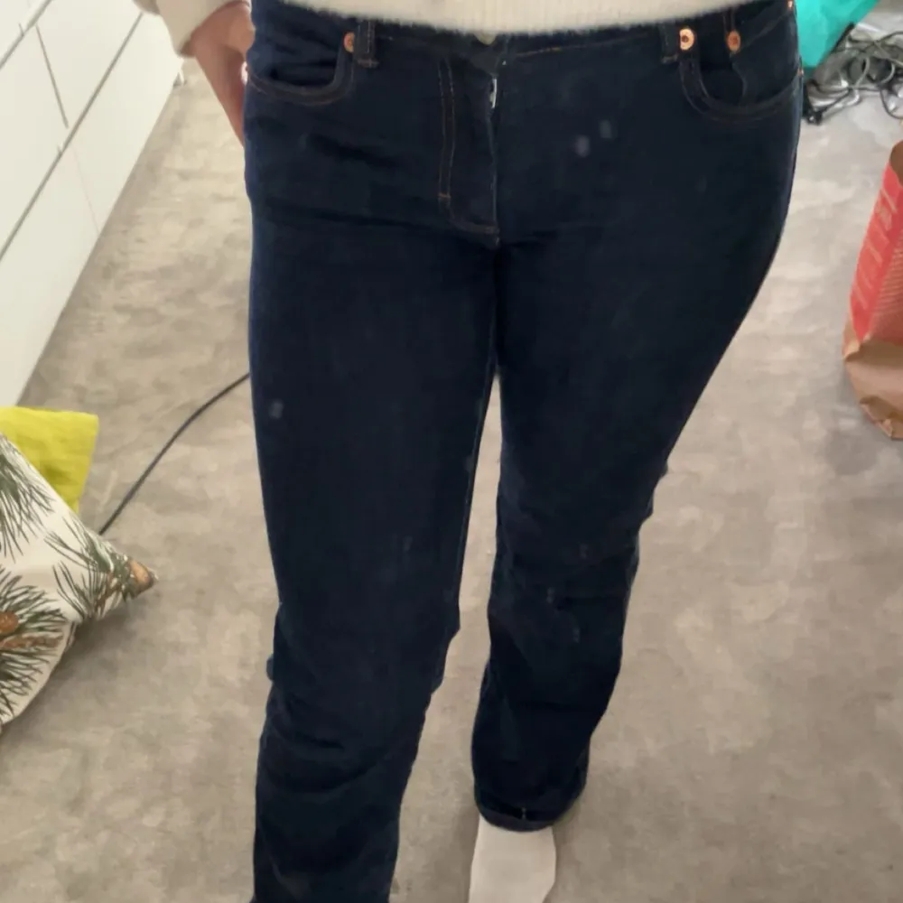 Mörkblå bootcut jeans men fickor bak, toppen skick. Pris kan diskuteras . Jeans & Byxor.