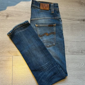 Slim Nudie jeans  - Nudie jeans Thin Finn, storlek 32/32, utmärkt skick, kom pm för frågor och fler bilder.👏👏💯