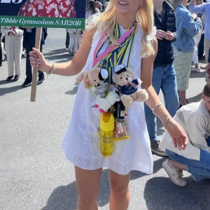 Studentklänning  - Min bästa väns studentklänning från & other stories, perfekt till studenten och som ny i skick ❤️nypris 800, hon är 165