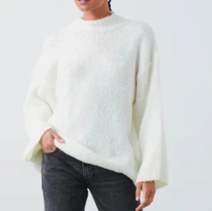 Stickad tröja - Fin stickad tröja från Gina tricot, lite större än vanligt i modellen ☺️