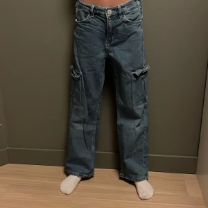 Baggy cargo jeans - Använda typ 1 gång mycket bra skick. 