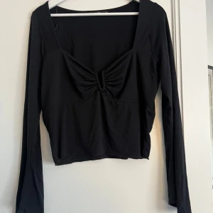 Topp - Jätte fin tröja från Gina som tyvörr är förstor, som aldrig kommer till användning 