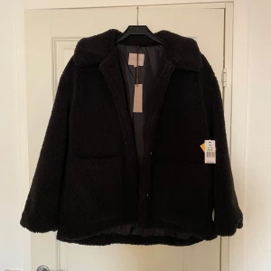 Oversized teddyjacka - Säljer min teddyjacka, använd fåtal gånger! Nypris 599💕