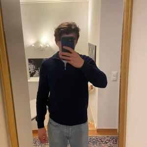 Zara zip - Väldigt snyggt basplagg som alla borde ha i garderoben. Tyvärr har jag växt ur den men kommer köpa en ny i större storlek 