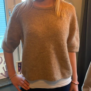 Stickad trekvartärmad  - Säljer denna trekvartsärmade tröja från lindex! Lappen är borta men min kompis har en likadan❤️ tryck gärna på köp nu