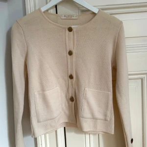 Busnel cardigan - Säljer denna fina busnel caridgan nypris ca 2800kr!!! 