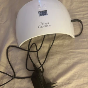LED/UV ALL-IN LAMP-nagelgiganten - Använd typ 1 gång. Kostar egentligen 500-700