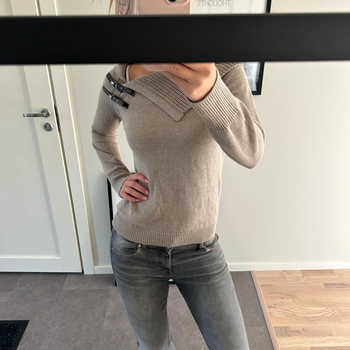 Tjocktröja med detalj