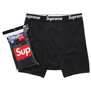 Supreme hanes boxer briefs underkläder svart - 2st helt nya underkläder i en förpackning.  Storlek S, som passar till M  Kvitto finns  Finns hämta i Stockholm