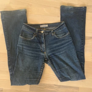 Lowrise bootcut Fornarina 26 - Perfekta bootcut jeans med låg midja. Lite slitningar här och var. 