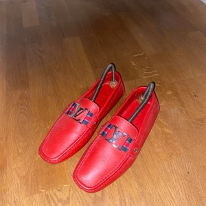 Louis Vuitton loafers - Snygga LV loafers i bra skick och pris 